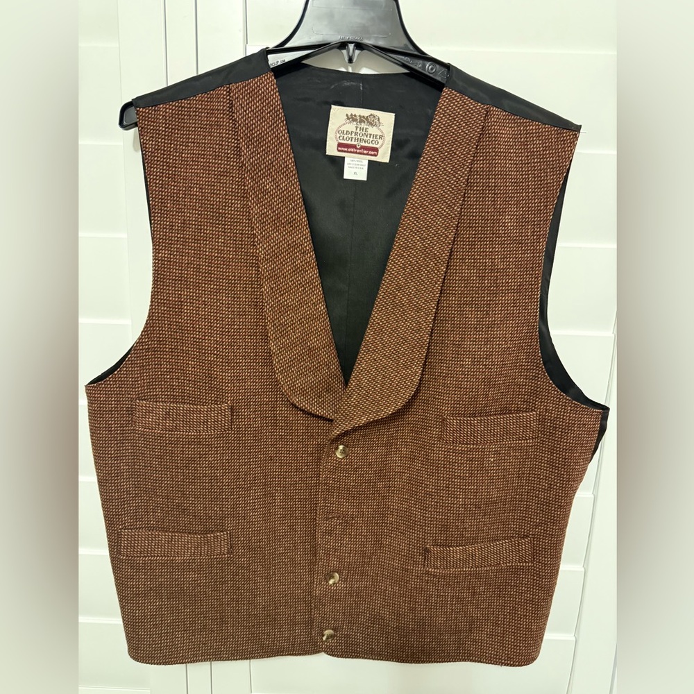 The Old Frontier Clothing Company Highland Estate Mini Houndstooth Shawl Vest